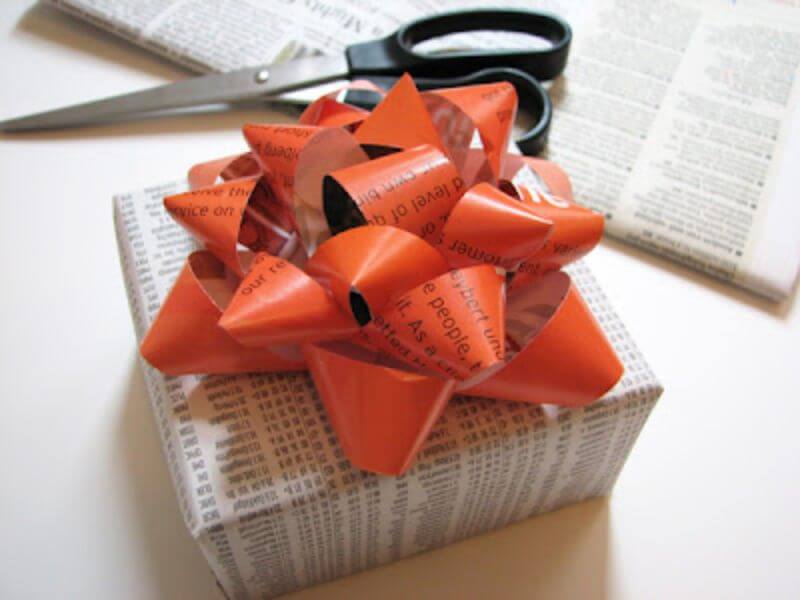DIY Recycled Magazine Gift Bow