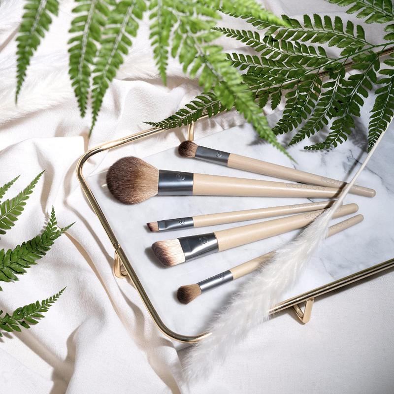 Clean makeup brush set - skincare gift ideas