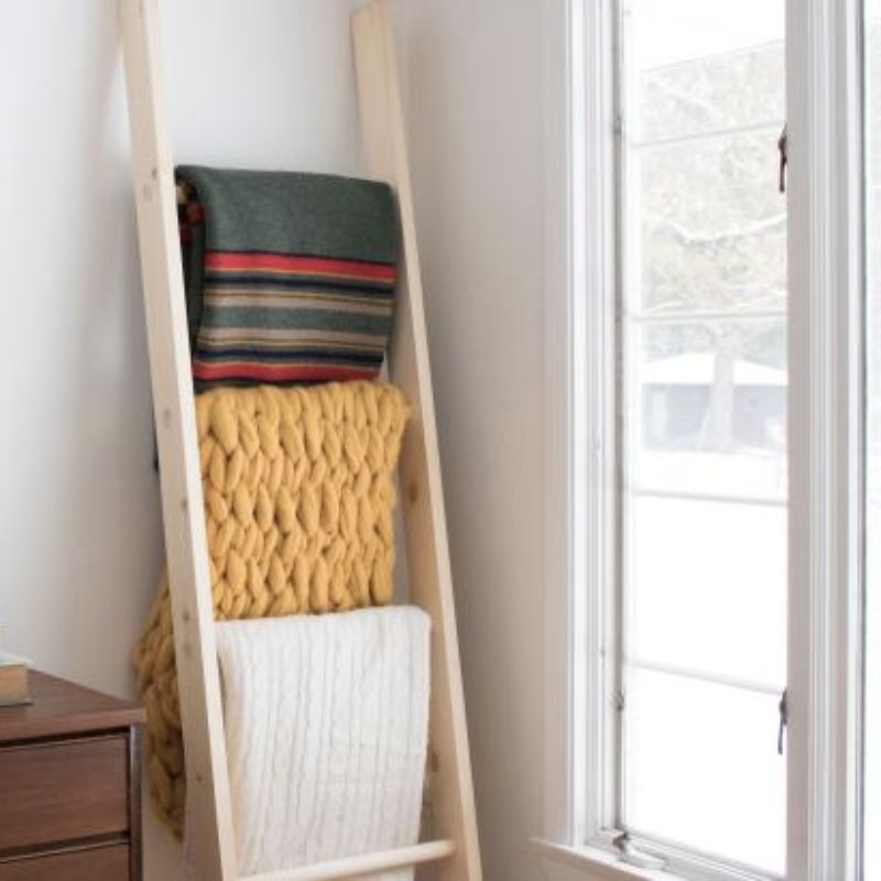 diy home decor ideas - blanket ladder